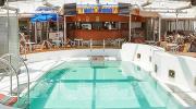 Бассейн и солярий на Корабле